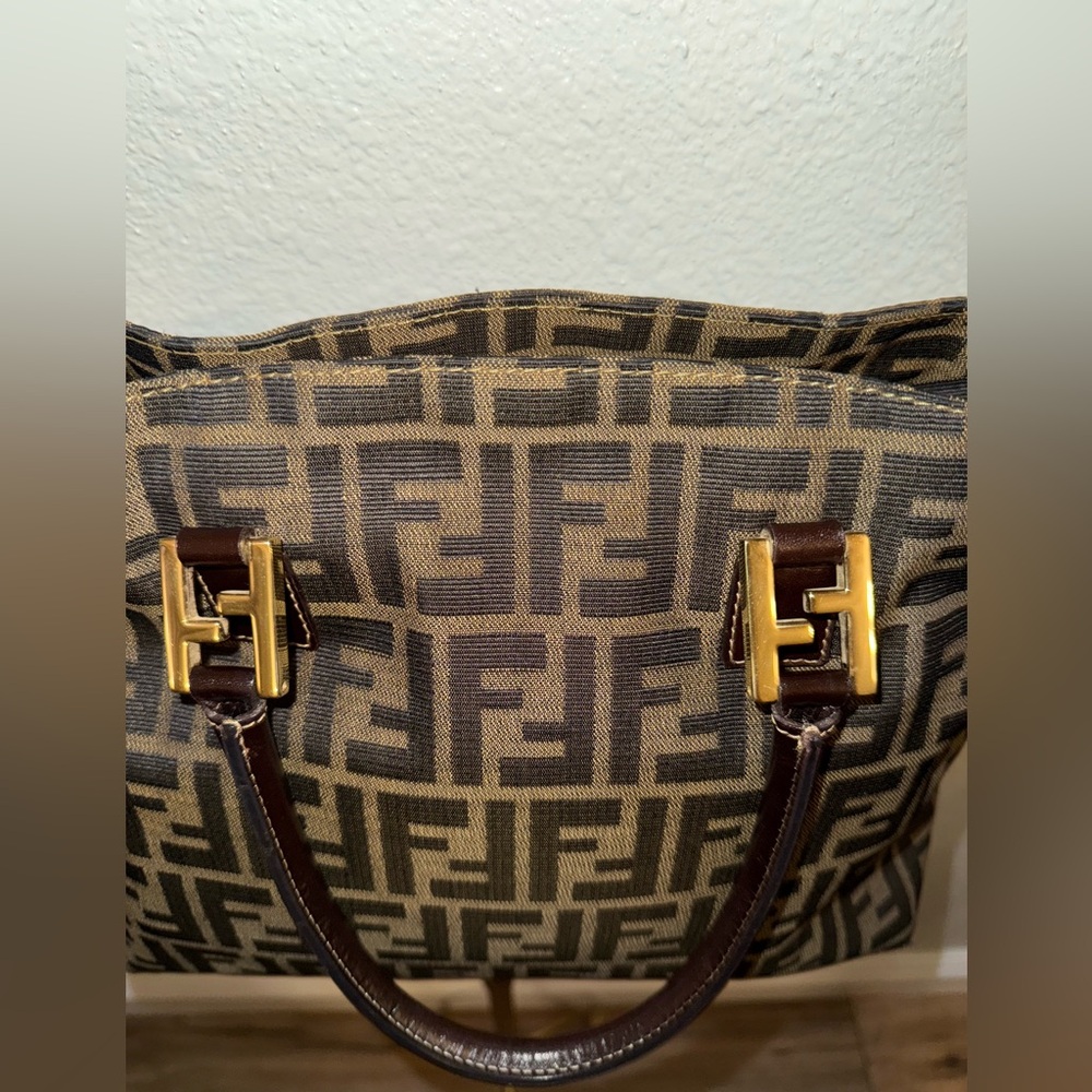 AUTHENTIC FENDI Logo Zucca  Shoulder/Crossbody Bag w/Removable Strap - Picture 4 of 17